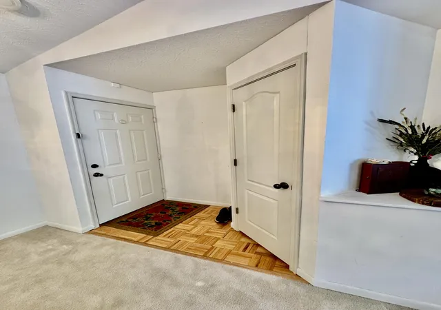 Listing Photo 5 - Condo for sale in building located at 2276 Edenderry Dr, Crescent Springs, KY 41017 - Unit #300