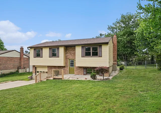 Homes for sale in Burlington, KY | 6329 Clovernook Dr, Burlington, KY 41005 | MLS# 643998