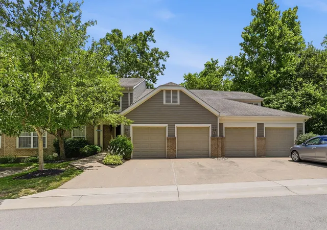 Homes for sale in Crescent Springs, KY | 2133 Clareglen Dr #304, Crescent Springs, KY 41017 | MLS# 644024