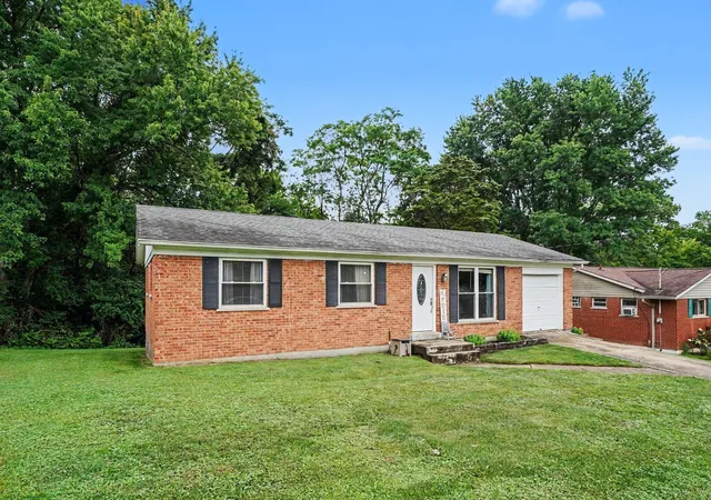 Homes for sale in Independence, KY | 11777 Manor Lake Dr, Independence, KY 41051 | MLS# 644125