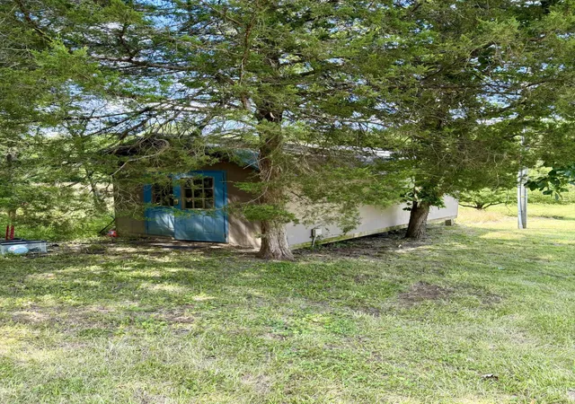 Homes for sale in De Mossville, KY | 1380 Greenwood Portland Rd, De Mossville, KY 41033 | MLS# 644034