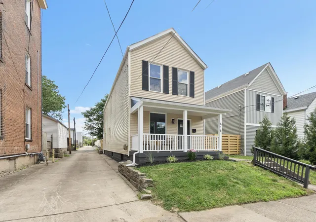 Homes for sale in Dayton, KY | 616 Walnut St, Dayton, KY 41074 | MLS# 644033