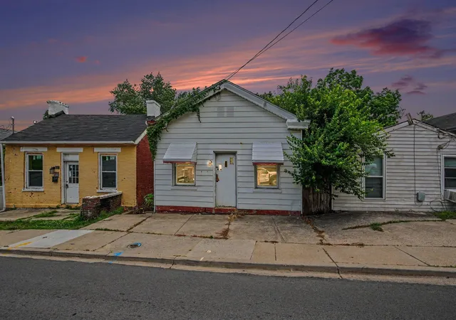 Homes for sale in Covington, KY | 1212 W Pike St, Covington, KY 41011 | MLS# 644101