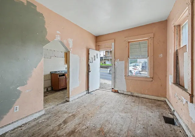 Homes for sale in Covington, KY | 1212 W Pike St, Covington, KY 41011 | MLS# 644101