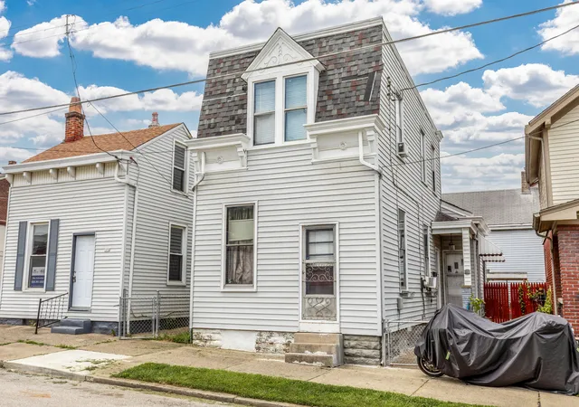 Homes for sale in Newport, KY | 1032 Isabella St, Newport, KY 41071 | MLS# 644077