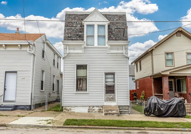 Homes for sale in Newport, KY | 1032 Isabella St, Newport, KY 41071 | MLS# 644077