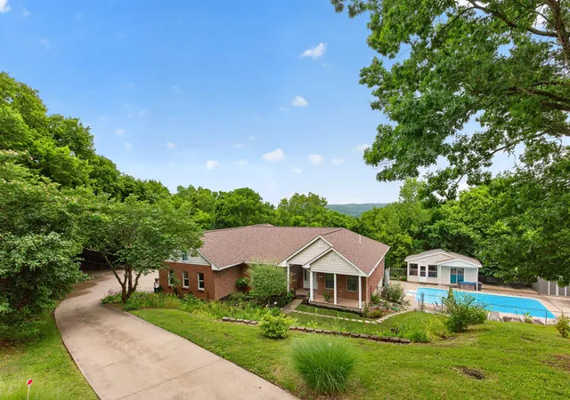 Homes for sale in Alexandria, KY | 6805 Shadowlawn Dr, Alexandria, KY 41001 | MLS# 644150