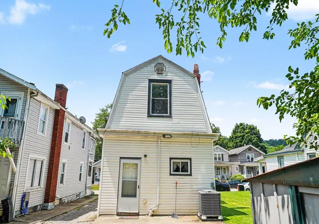 Homes for sale in Covington, KY | 2762 Dakota Ave, Covington, KY 41015 | MLS# 644176