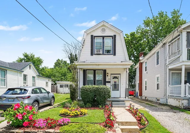 Homes for sale in Covington, KY | 2762 Dakota Ave, Covington, KY 41015 | MLS# 644176