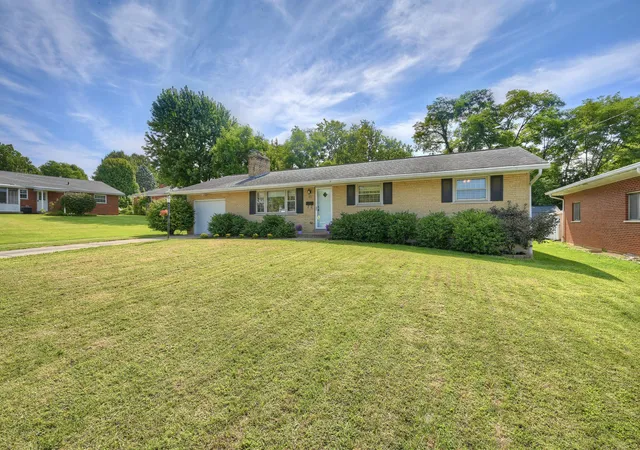 Photo 2 of Sale Pending at 43 Rajean Dr, Florence, KY 41042 | MLS# 646087 | Listing updated on 2026-08-29