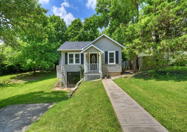 Homes for sale in Florence, KY | 5 Locust Ln, Florence, KY 41042 | MLS# 644396