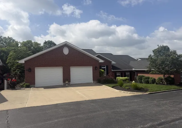 Homes for sale in Fort Thomas, KY | 16 Thomas Pointe Dr, Fort Thomas, KY 41075 | MLS# 644331