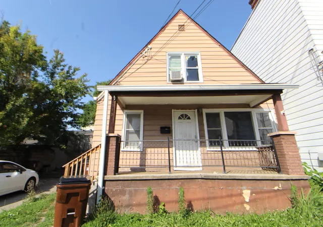 Homes for sale in Covington, KY | 1910 Russell St, Covington, KY 41014 | MLS# 644557