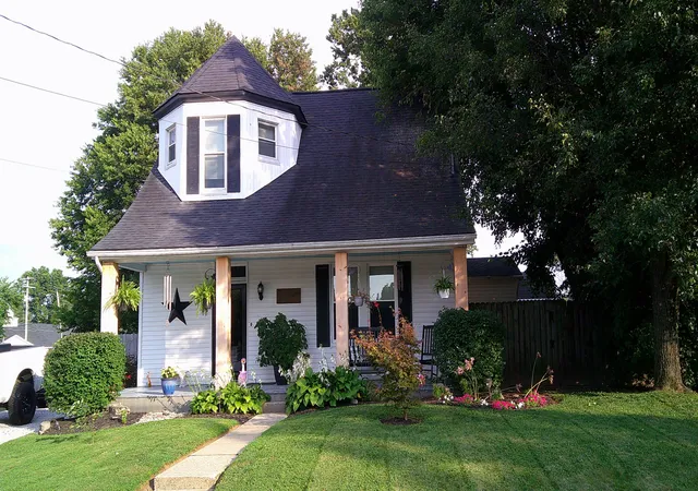 Photo 1 of Single family home for sale at 303 W Main St, Warsaw, KY 41095 | MLS# 644190 | Listing updated on 2026-09-10
