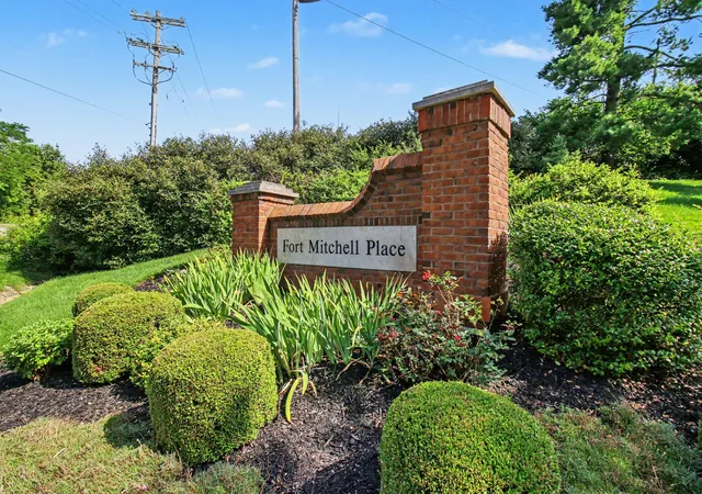 Homes for sale in Fort Mitchell, KY | 2242 Dominion Dr, Fort Mitchell, KY 41017 | MLS# 644278