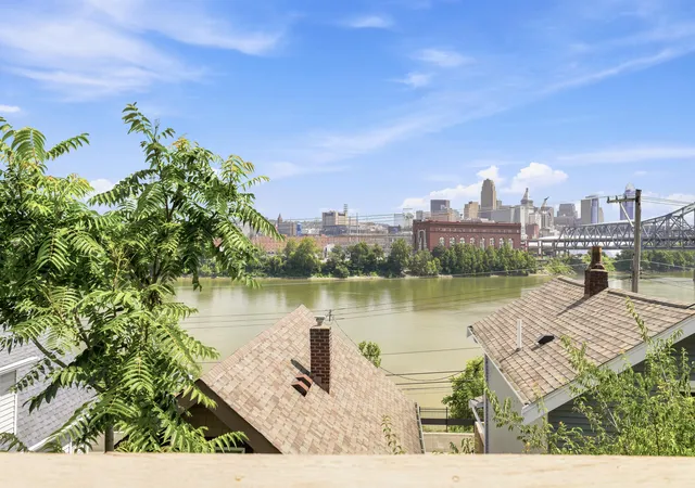 Homes for sale in Covington, KY | 928 Spring St, Covington, KY 41016 | MLS# 644337