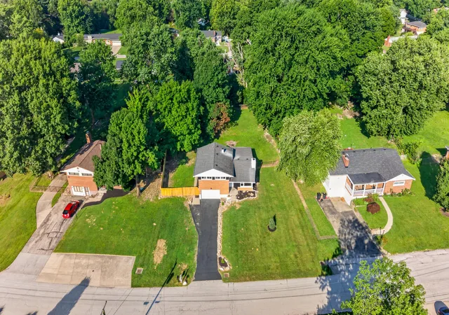 Photo 4 of Sale Pending at 18 Lacresta Dr, Florence, KY 41042 | MLS# 644311 | Listing updated on 2026-08-21