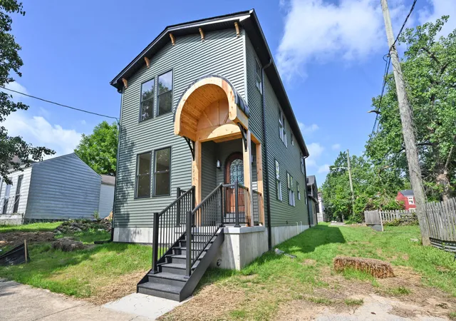 1st image of 1217 Russell St, Covington, KY 41011 | MLS# 644235
