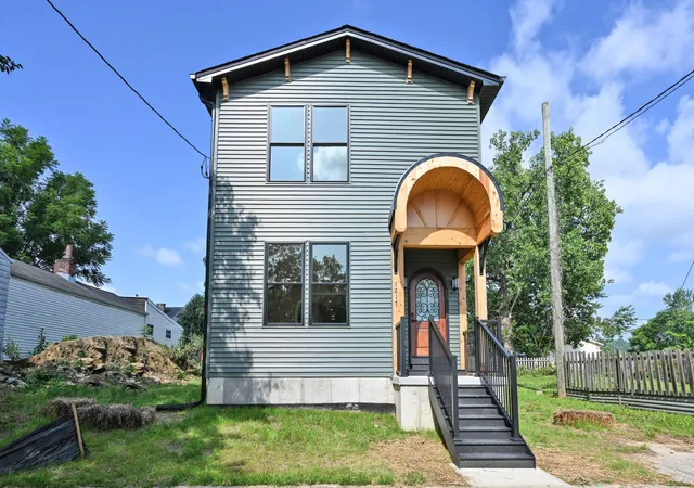 2nd image of 1217 Russell St, Covington, KY 41011 | MLS# 644235