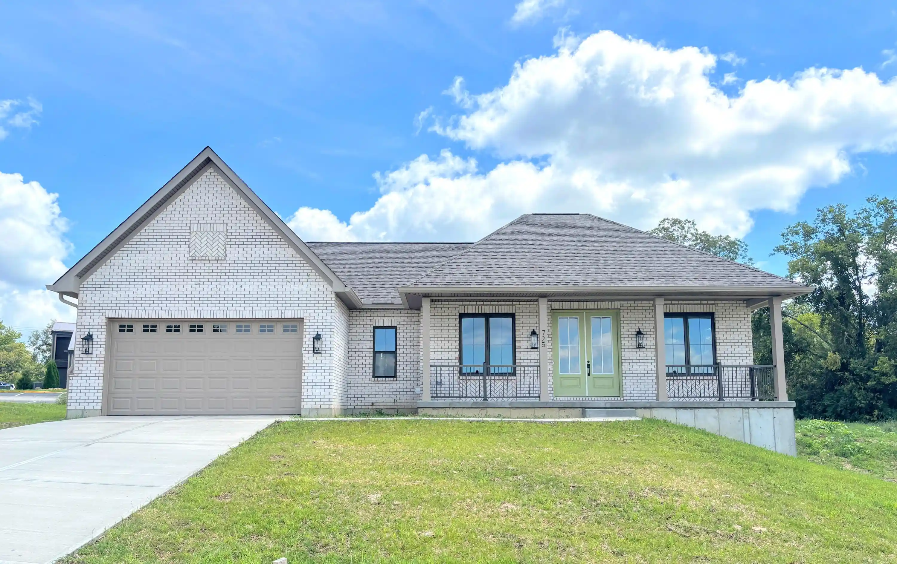Photo 1 of Single family home for sale at 725 Ezra Dr, Latonia, KY 41015 | MLS# 644275 | Listing updated on 2026-10-02