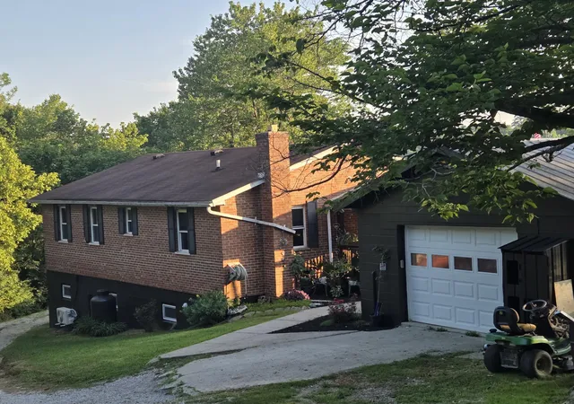 Homes for sale in De Mossville, KY | 16059 Pfanstiel Rd, De Mossville, KY 41033 | MLS# 644346