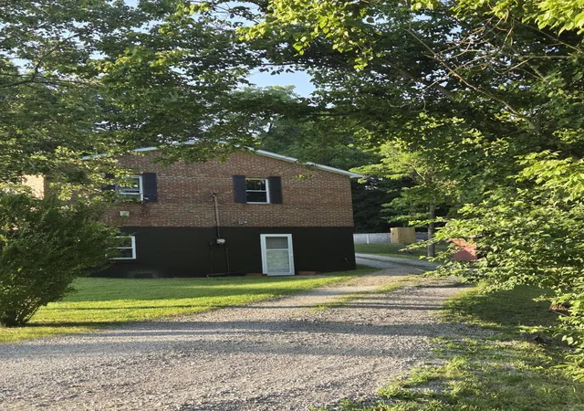 Homes for sale in De Mossville, KY | 16059 Pfanstiel Rd, De Mossville, KY 41033 | MLS# 644346