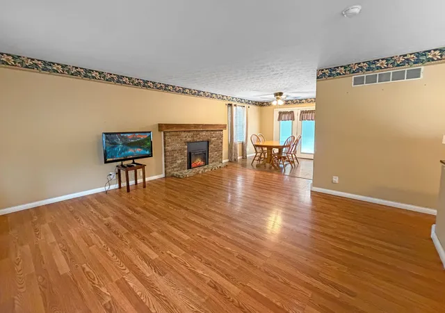 Photo 4 of Sale Pending at 303 Gilbert Ridge Rd, Alexandria, KY 41001 | MLS# 644718 | Listing updated on 2026-09-03