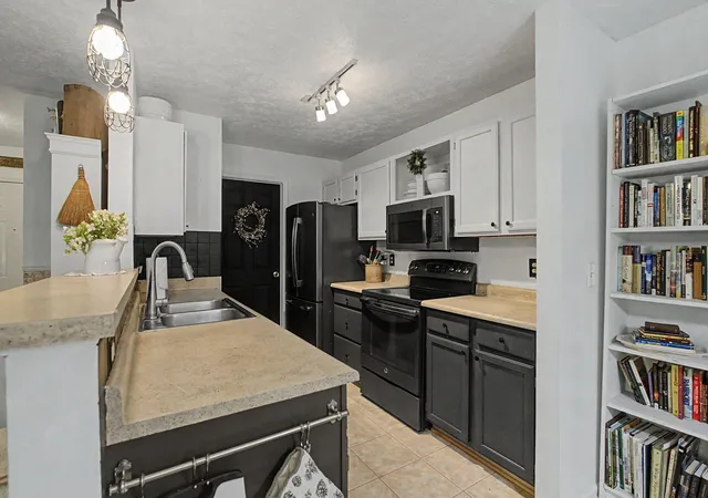 Homes for sale in Burlington, KY | 2239 Teal Briar Ln #102, Burlington, KY 41005 | MLS# 644342