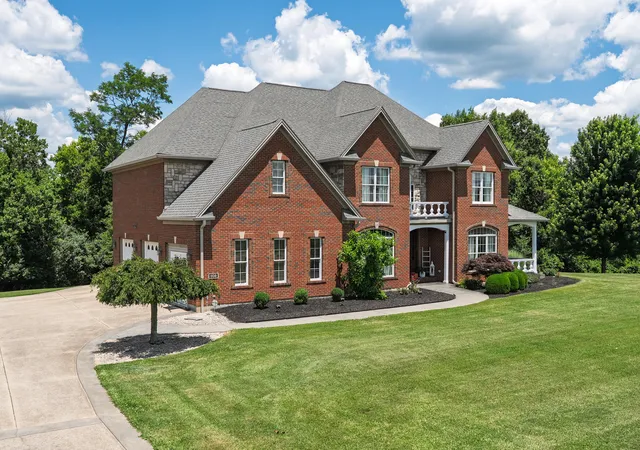 Homes for sale in Williamstown, KY | 102 Harbour Pointe Dr, Williamstown, KY 41097 | MLS# 644317