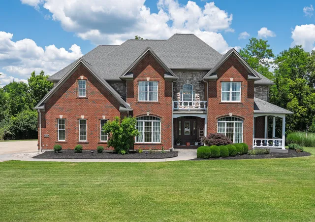 Homes for sale in Williamstown, KY | 102 Harbour Pointe Dr, Williamstown, KY 41097 | MLS# 644317