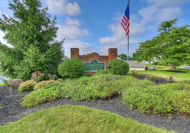 Homes for sale in Florence, KY | 648 Friars Ln #5, Florence, KY 41042 | MLS# 644407