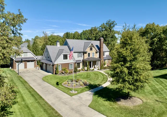 Photo 3 of Single family home for sale at 12 Linden Hl Dr, Ft Mitchell, KY 41017 | MLS# 644339 | Listing updated on 2026-07-06