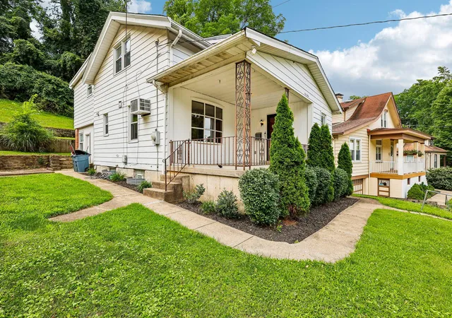 Homes for sale in Newport, KY | 34 W Crescent Ave, Newport, KY 41071 | MLS# 644357