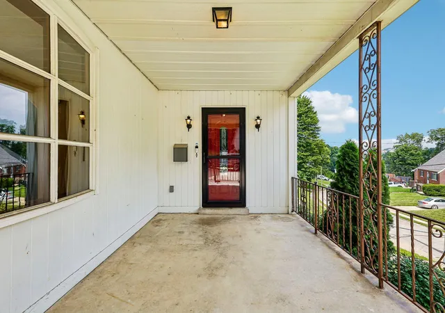 Homes for sale in Newport, KY | 34 W Crescent Ave, Newport, KY 41071 | MLS# 644357
