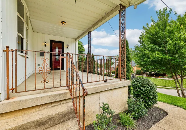 Homes for sale in Newport, KY | 34 W Crescent Ave, Newport, KY 41071 | MLS# 644357