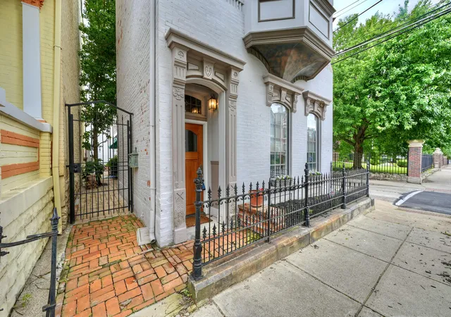 1st image of 18 W 8th St, Newport, KY 41071 | MLS# 644360