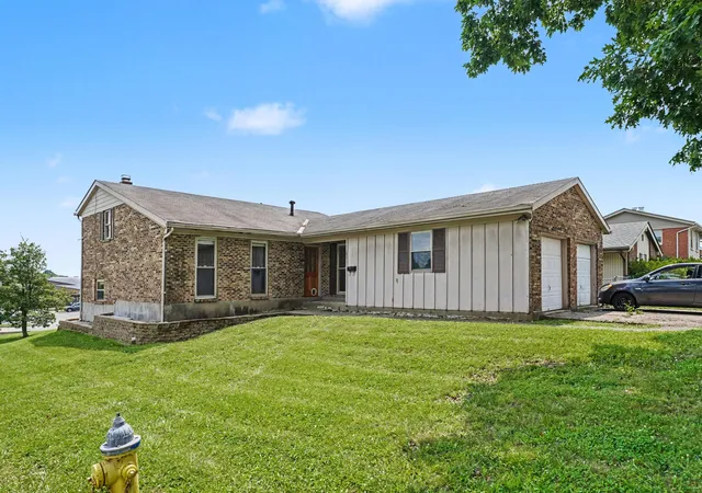 Homes for sale in Florence, KY | 201 Merravay Dr, Florence, KY 41042 | MLS# 644563