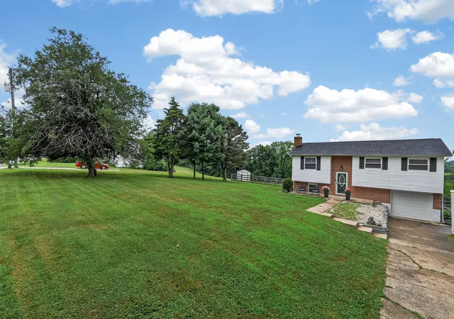 Homes for sale in Independence, KY | 1872 Bird Rd, Independence, KY 41051 | MLS# 644365