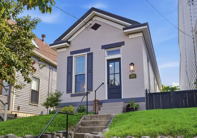 Homes for sale in Bellevue, KY | 243 Taylor Ave, Bellevue, KY 41073 | MLS# 644513