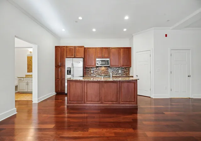 Listing Photo 5 - Condo for sale in building located at 324 E Main St, Louisville, KY 40390 - Unit #225