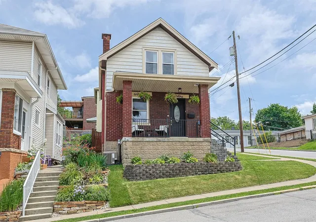 Homes for sale in Newport, KY | 64 16th St, Newport, KY 41071 | MLS# 644481