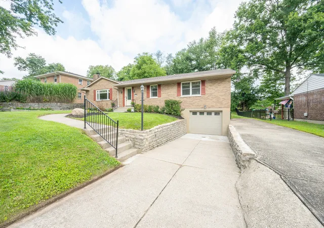 Homes for sale in Crestview Hills, KY | 2930 Campus Dr, Crestview Hills, KY 41017 | MLS# 644463