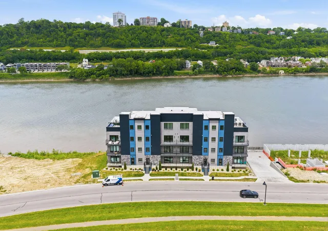 Homes for sale in Dayton, KY | 747 Manhattan Blvd #204, Dayton, KY 41074 | MLS# 644551