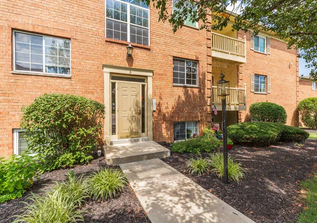 Homes for sale in Highland Heights, KY | 3 Highland Meadows Dr #8, Highland Heights, KY 41076 | MLS# 644514