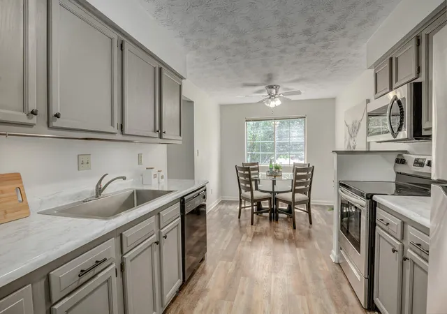 Homes for sale in Highland Heights, KY | 3 Highland Meadows Dr #8, Highland Heights, KY 41076 | MLS# 644514