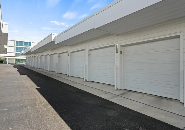 Listing Photo 2 - Condo for sale in building located at 120 Main St, Newport, KY 41071 - Unit #213
