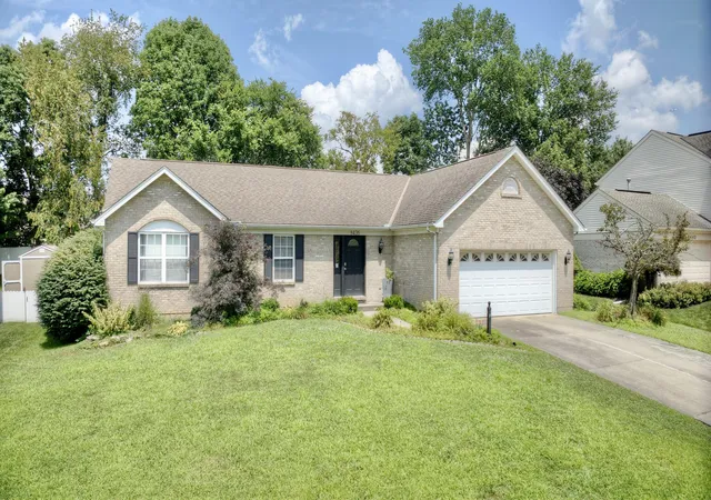 Homes for sale in Florence, KY | 8436 Woodcreek Dr, Florence, KY 41042 | MLS# 644555