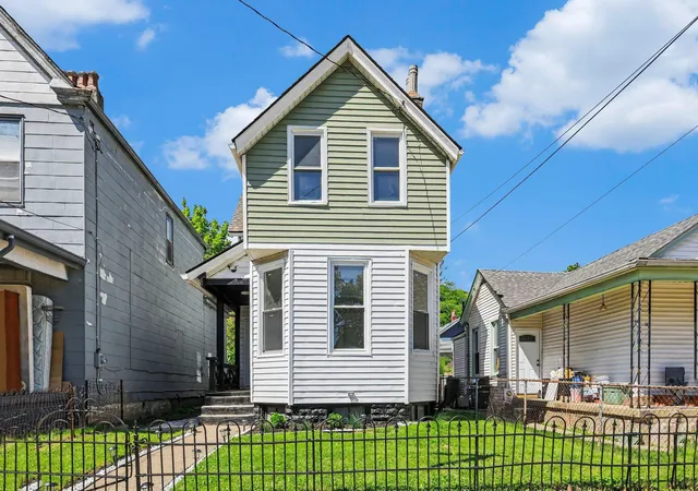 Homes for sale in Covington, KY | 2413 Herman St, Covington, KY 41014 | MLS# 644558