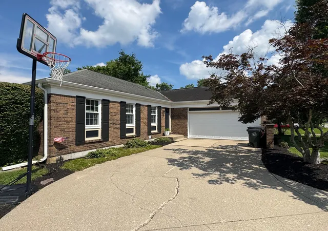 Homes for sale in Alexandria, KY | 102 Stonegate Dr, Alexandria, KY 41001 | MLS# 644572