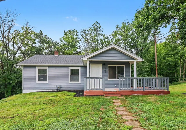 Homes for sale in Florence, KY | 960 Ridgeview Dr, Florence, KY 41042 | MLS# 644612